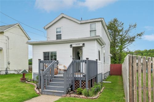 1433 4th St, Natrona Heights, PA, 15065-1204 | Card Image