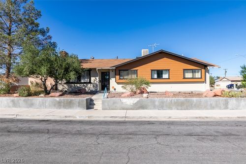 2117 Las Flores Street, Las Vegas, NV, 89102 | Card Image