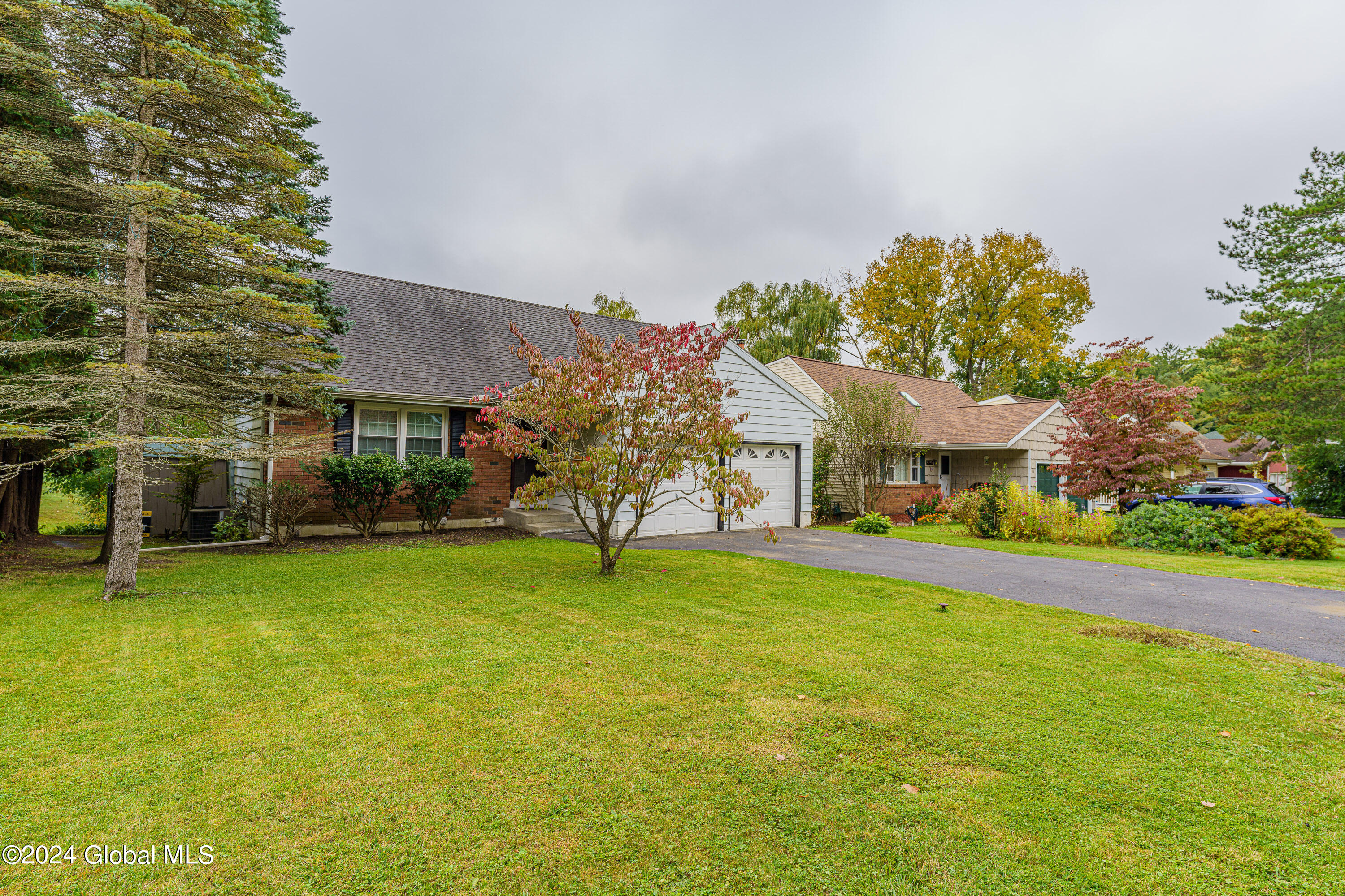 Par Cir, Albany, NY 12208