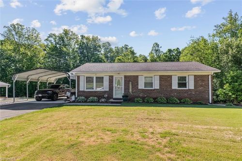 224 Delaware Ave, Mount Airy, NC, 27030-5906 | Card Image