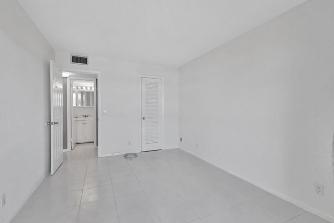 110 Sheffield E, Condo with 2 bedrooms, 2 bathrooms and null parking in West Palm Beach FL | Image 11