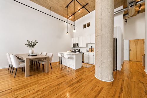 514-758 N Larrabee St, Chicago, IL, 60654-6449 | Card Image