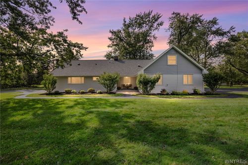 2 Nashua Ct, Lancaster, NY, 14086-3011 | Card Image