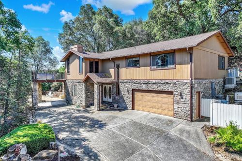 140 Alamo Dr, Vacaville, CA, 95688-3557 | Card Image
