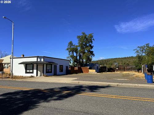 511 E Broadway St, Goldendale, WA, 98620-3900 | Card Image