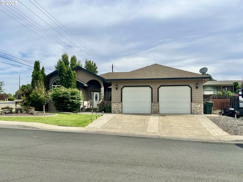 994 E Hurlburt Ave, Hermiston, OR, 97838-2578 | Card Image