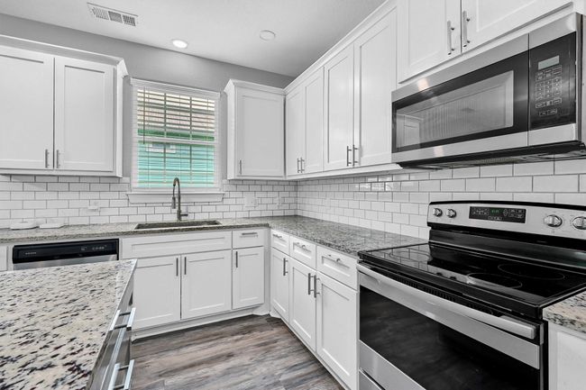 615 W Brock St, House other with 3 bedrooms, 2 bathrooms and null parking in Denison TX | Image 7