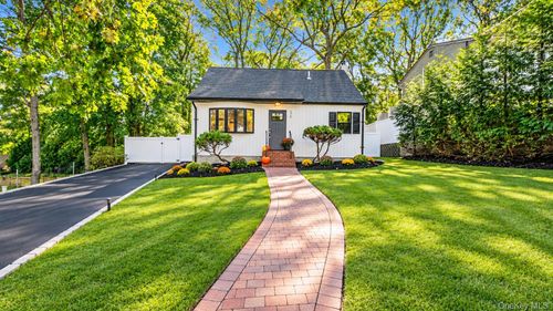 370 Boulder Street, Islip, NY, 11779 | Card Image
