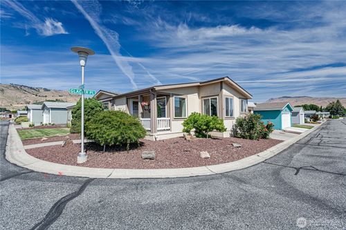 71-1700 Twin Peaks Dr, Wenatchee, WA, 98801-1482 | Card Image