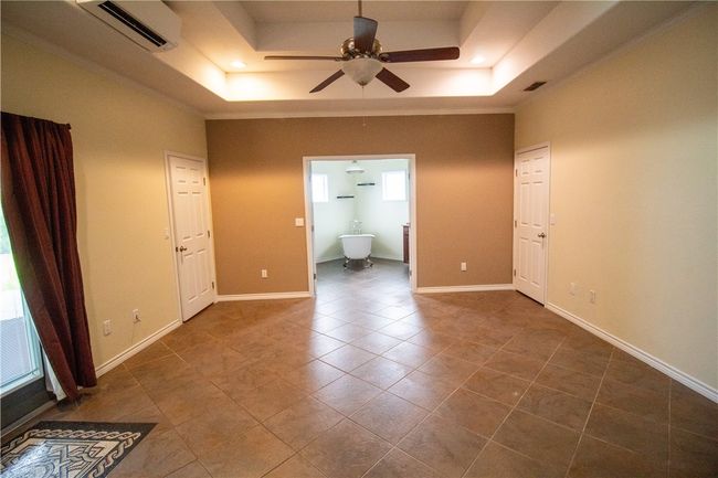 125 Red Bird Rdg, House other with 4 bedrooms, 3 bathrooms and null parking in Beeville TX | Image 11