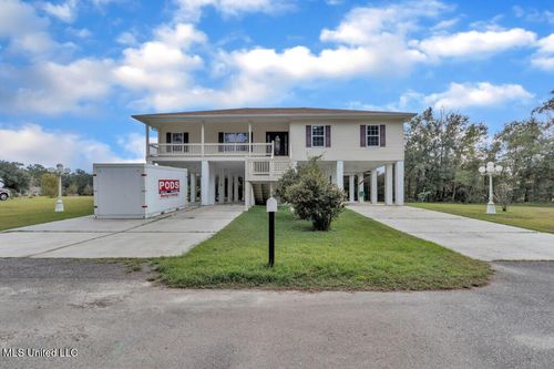 10053 Kingston Rd, Bay Saint Louis, MS, 39520-8928 | Card Image