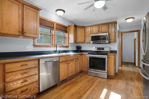 11275 W Coon Lake Rd, Webberville, MI, 48892-9013 | Card Image