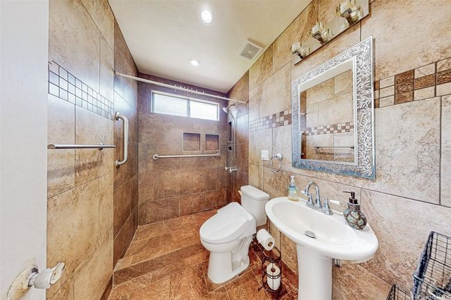 Bathroom 2 on 1st Level | Image 20