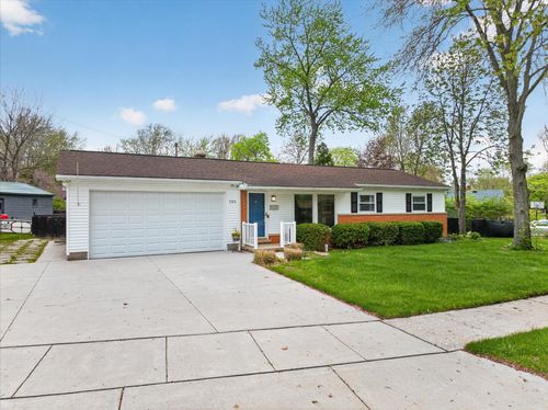 385 Hollywood Dr, Saline, MI, 48176-1109 | Card Image
