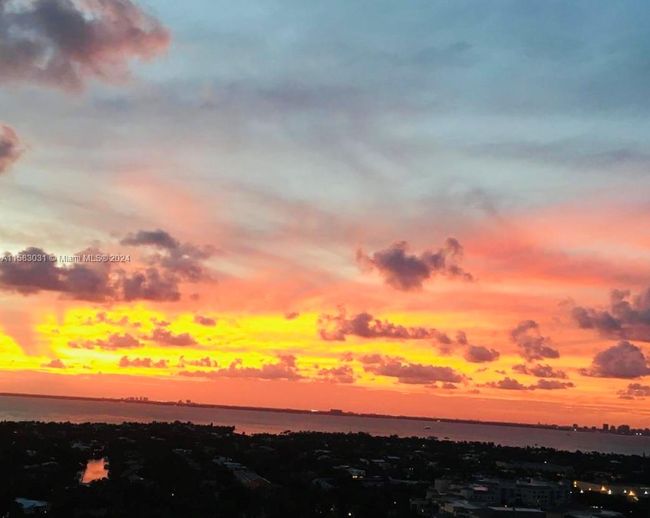 APT-23B - 881 Ocean Dr, Condo with 2 bedrooms, 2 bathrooms and null parking in Key Biscayne FL | Image 9