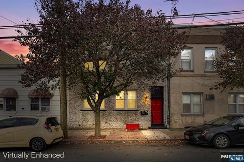 402 Cliff St, Fairview, NJ, 07022-1247 | Card Image