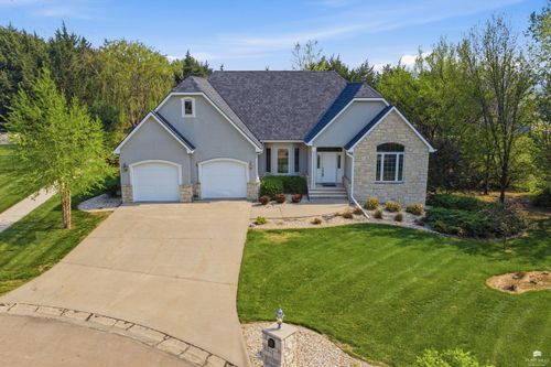 1105 Wyndham Heights Dr, Manhattan, KS, 66503-8675 | Card Image