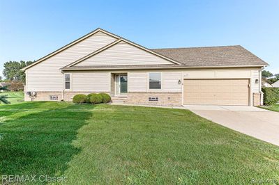 34195 Birchway Circle, Condo with 2 bedrooms, 2 bathrooms and null parking in Sterling Heights MI | Image 1