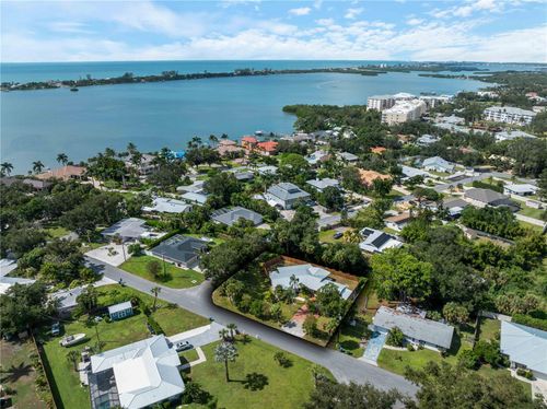 32 Bay Ave, Osprey, FL, 34229-9516 | Card Image