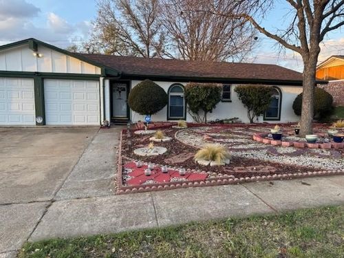 1825 Schumac Ln, Bedford, TX, 76022-6807 | Card Image