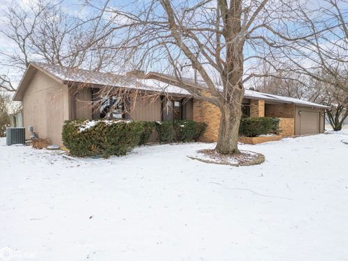 925 Briarstone Dr, Mason City, IA, 50401-4641 | Card Image