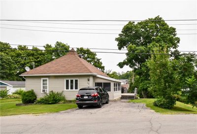 55 Birch St, House other with 2 bedrooms, 1 bathrooms and 2 parking in Gananoque ON | Image 1