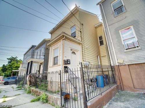 39 Hillman St, Paterson, NJ, 07522-1818 | Card Image