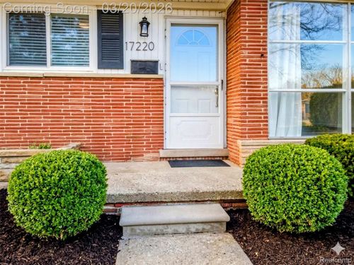 17220 13 Mile Rd, Beverly Hills, MI, 48025-5437 | Card Image