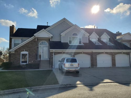 325 Satinwood Ct S, Buffalo Grove, IL, 60089-6612 | Card Image