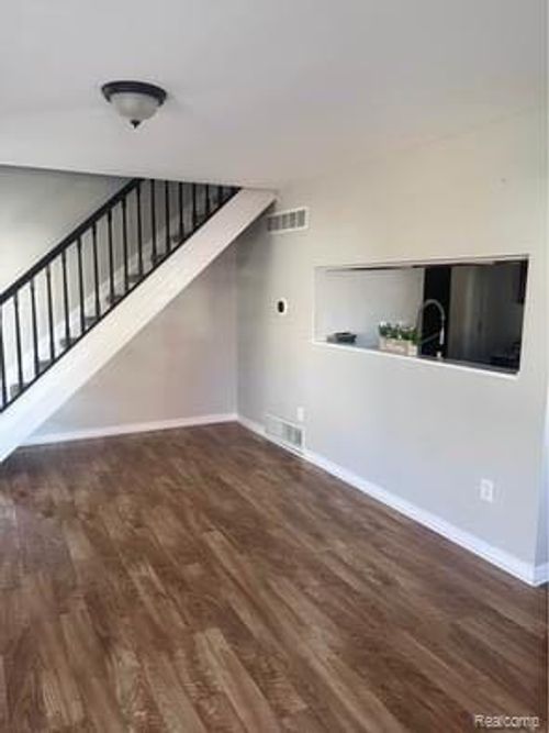 2635 Thornbrier Ct, Lake Orion, MI, 48360-1744 | Card Image