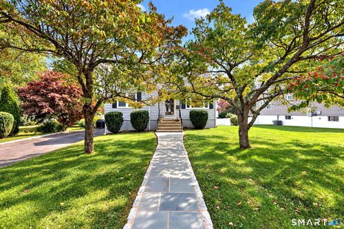71 Country Rd, Fairfield, CT, 06824-4009 | Card Image