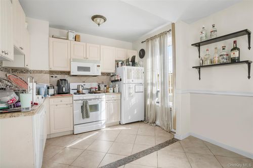 2932 Baisley Ave, Bronx, NY, 10461-6338 | Card Image