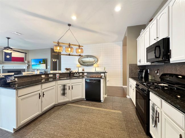 1812 Azalea Dr, House other with 3 bedrooms, 2 bathrooms and null parking in Savannah TX | Image 5
