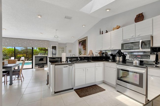 6778 Woodbridge Drive, Townhouse with 3 bedrooms, 3 bathrooms and null parking in Boca Raton FL | Image 17