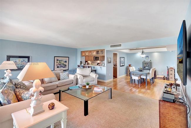C308 - 3 Grove Isle Dr, Condo with 2 bedrooms, 2 bathrooms and null parking in Coconut Grove FL | Image 4