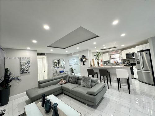 201-6655 W Broward Blvd, PLANTATION, FL, 33317-3060 | Card Image