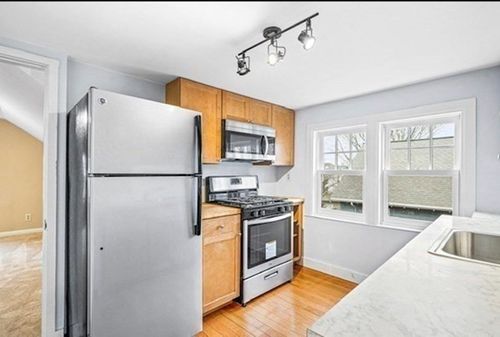 3-120 Walden St, Cambridge, MA, 02140-3330 | Card Image