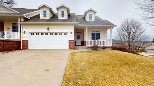 807 Maple Shade Dr, Holmen, WI, 54636-9556 | Card Image