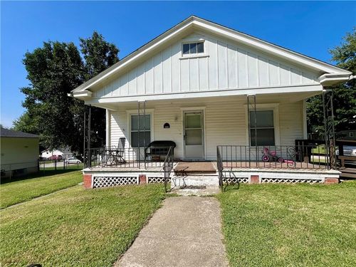 208 N 2nd St, Wathena, KS, 66090-4133 | Card Image