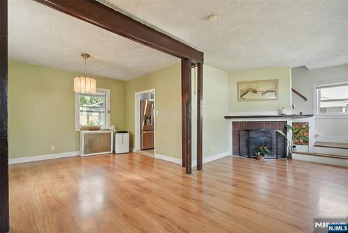 800 Grand Ave, Leonia, NJ, 07605-2106 | Card Image