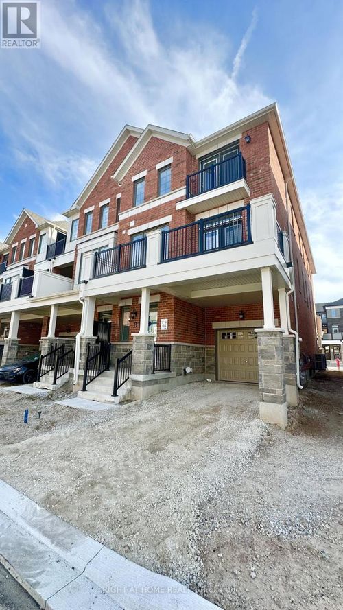 8 Walcott Crescent, Brampton (Northwest Brampton), ON, L7A4B3 | Card Image