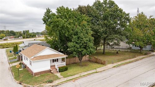 437 Short Avenue, Wood River, IL, 62095 | Card Image