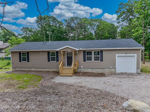 515 Hummingbird Ct, Bushkill, PA, 18324-8106 | Card Image