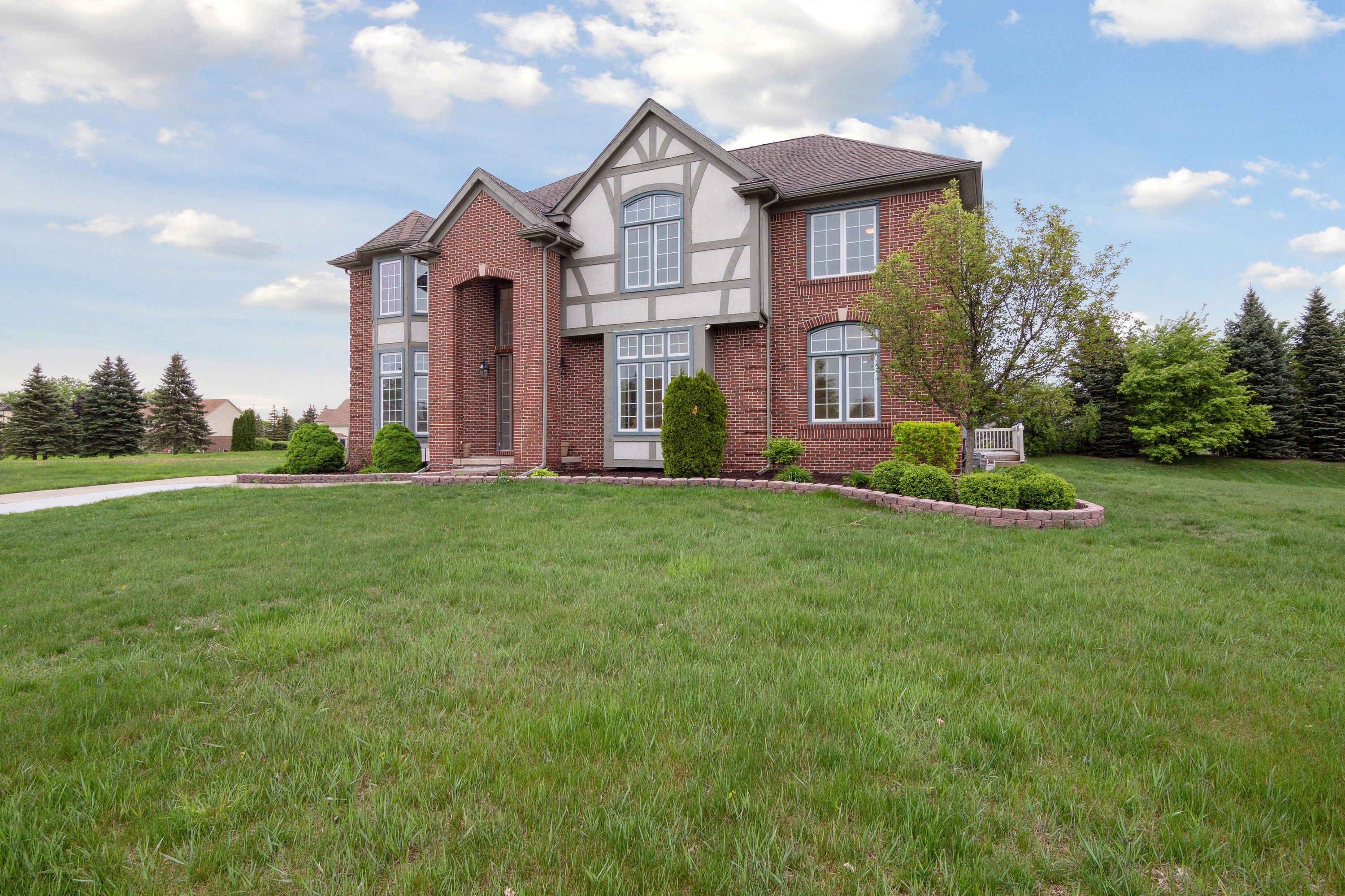 Landers Ct, Plymouth, MI 48170