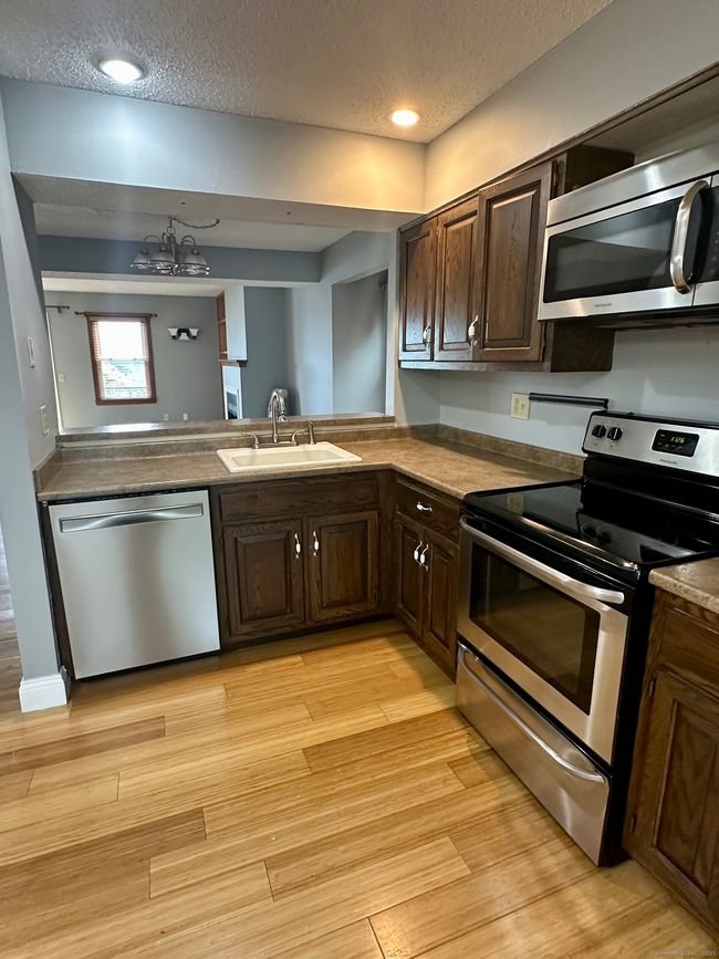 UNIT-6-8 - 55 Mill Plain Rd, Condo with 3 bedrooms, 3 bathrooms and null parking in Danbury CT | Image 4