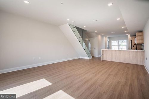 a91-4017 Marilyn Dr, PHILADELPHIA, PA, 19131-2722 | Card Image