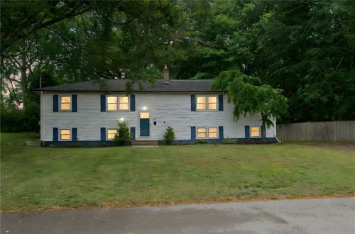 22 Riverdale Rd, Westerly, RI, 02891-2824 | Card Image