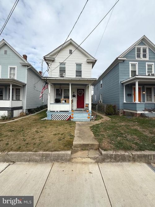 716 W King St, MARTINSBURG, WV, 25401-2215 | Card Image