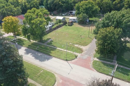 327 N Mission St, Council Grove, KS, 66846-1547 | Card Image