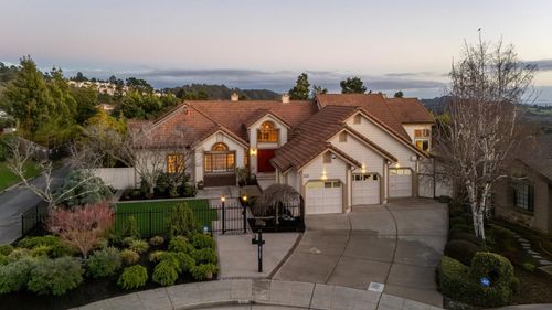 5121 Pinecrest Dr, Oakland, CA, 94605-3810 | Card Image